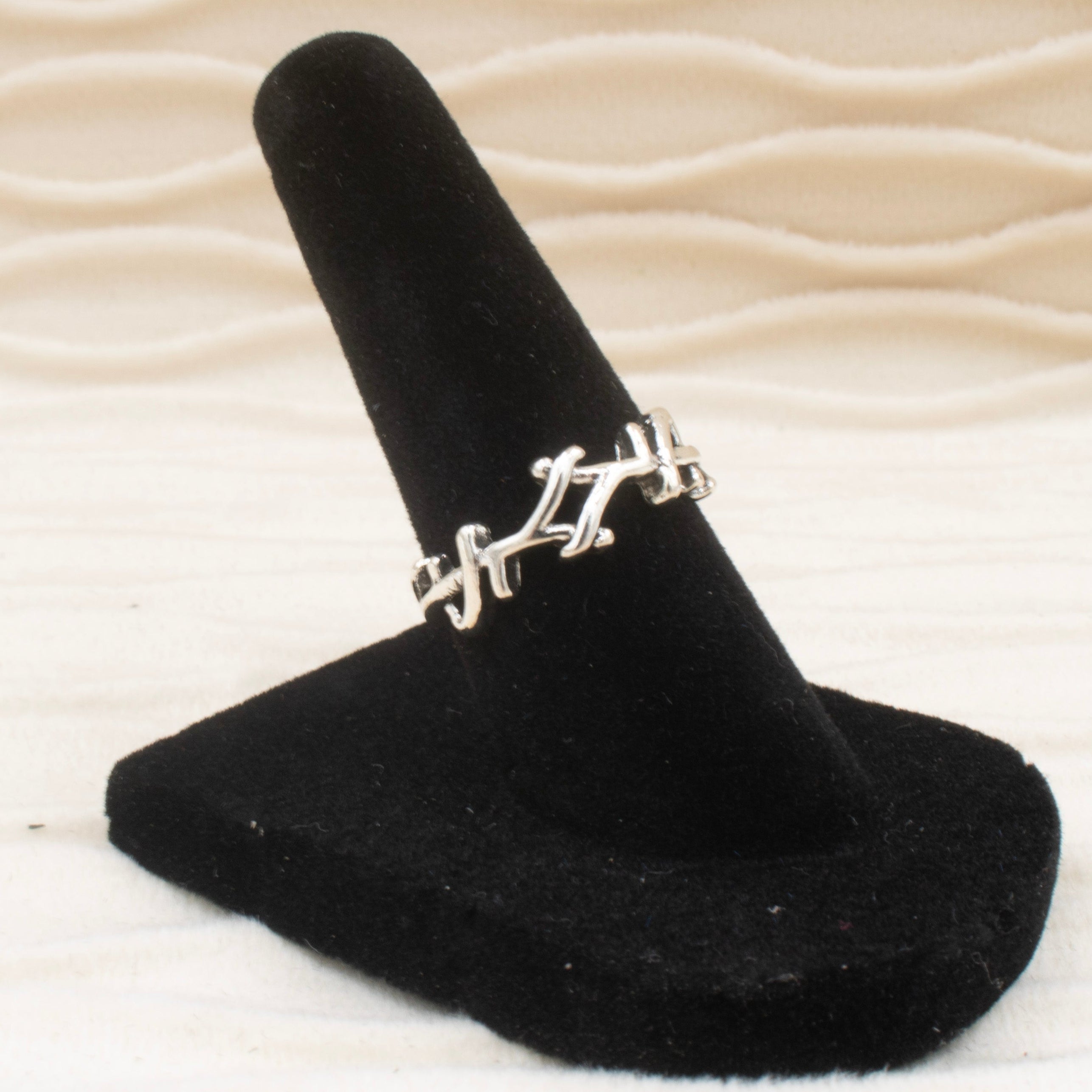Silver tone Celtic Knot Ring Size 6