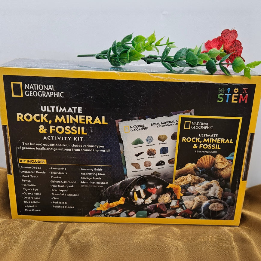 National Geographic Ultimate Rock, Mineral and Fossil Activity Kit