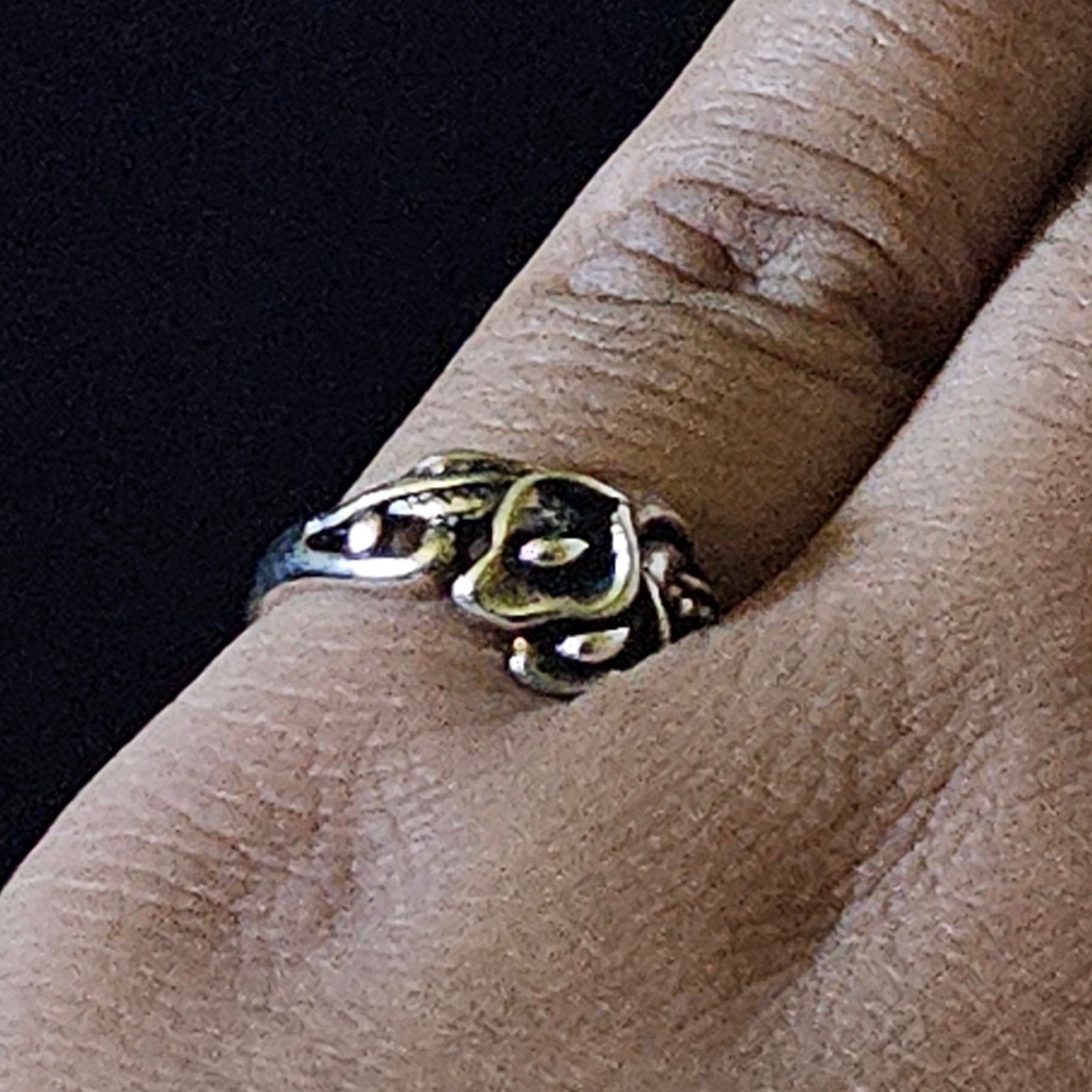 Shiny Alloy Plated Silver Flower Ring Size 6