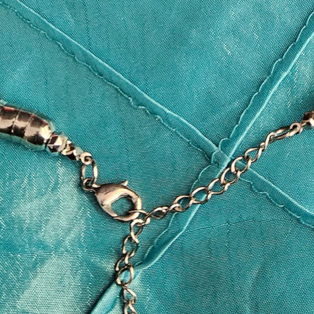 Beautiful Dyed Howlite Stones & Silver Bead Necklace