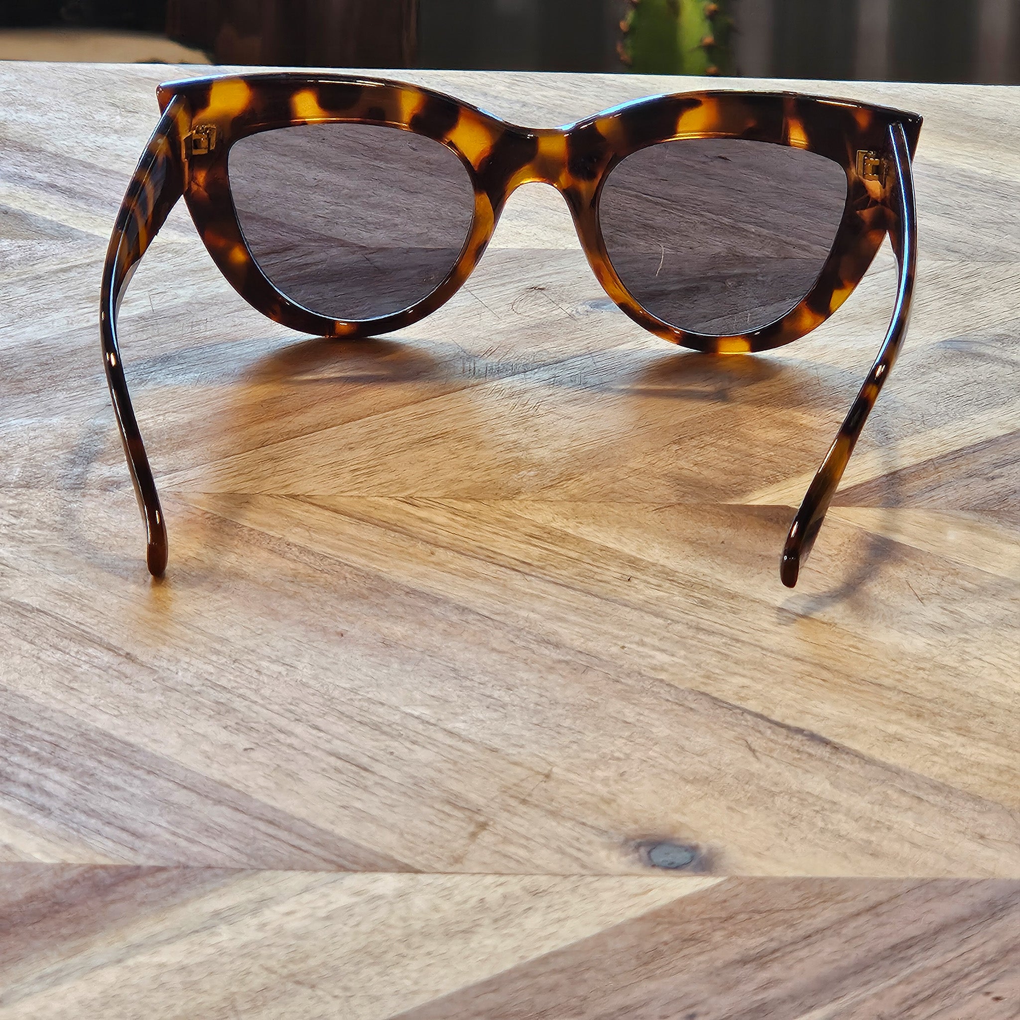 CaliBlue Leopard Print Cat-Eye Sunglasses