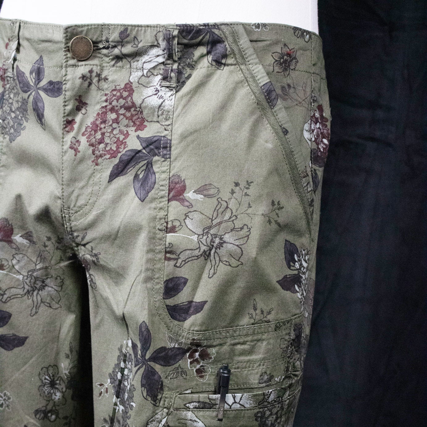 Democracy "Flex - ellent" Brand Green Floral Hiking Pants