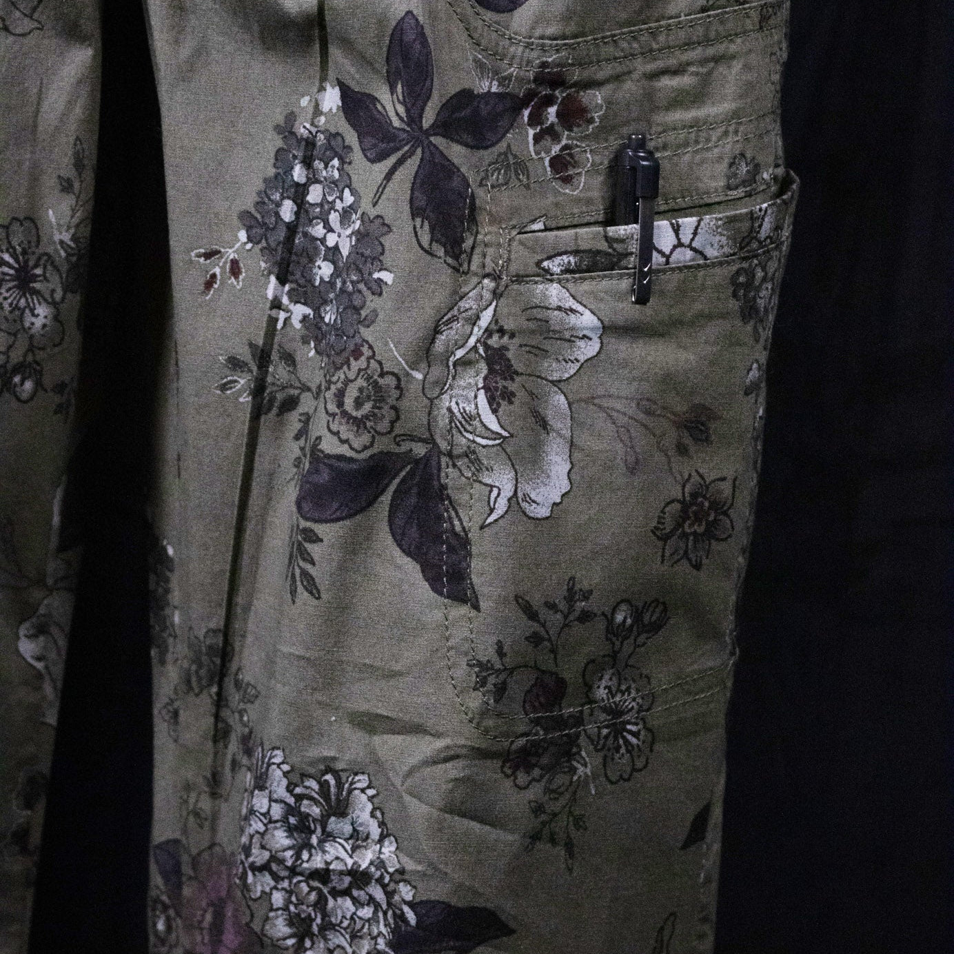 Democracy "Flex - ellent" Brand Green Floral Hiking Pants