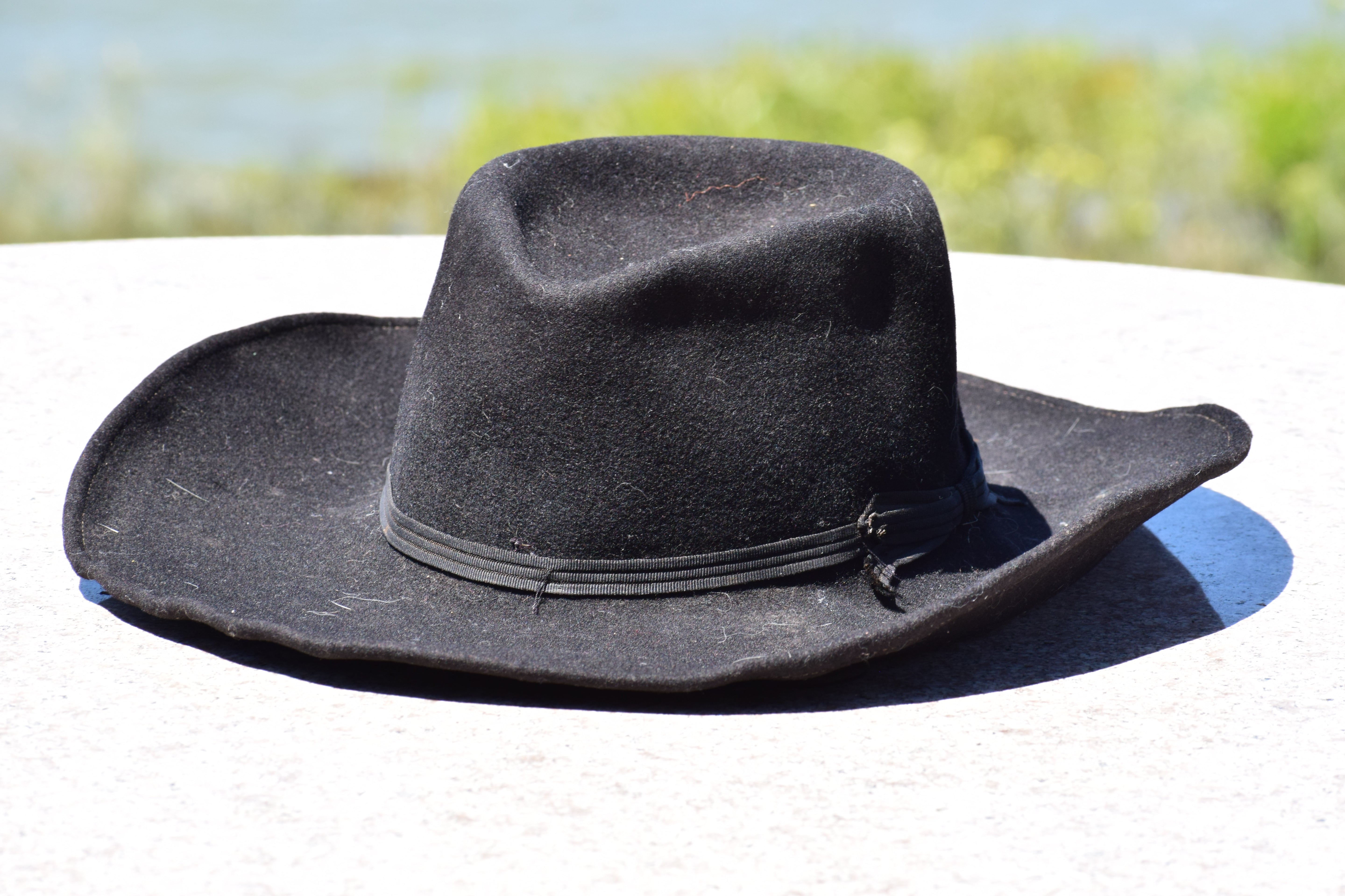 Rackmount Ranch Vintage Wide-Brim Felt Black Cowboy Hat