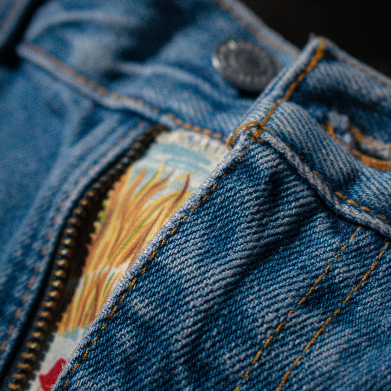Levi Strauss & Co Custom Hand Crafted and Designed Rustic Hunter's Print Material Men's Denim Jeans Size W33 L32