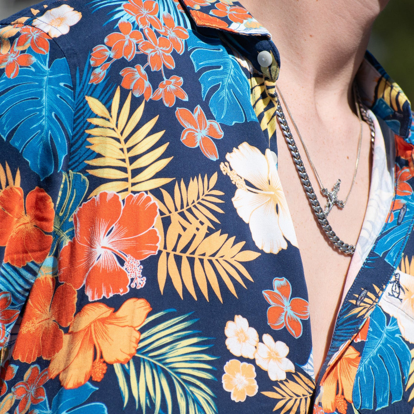 Penguin Hawaiian Blue Floral Button up shirt Size: M