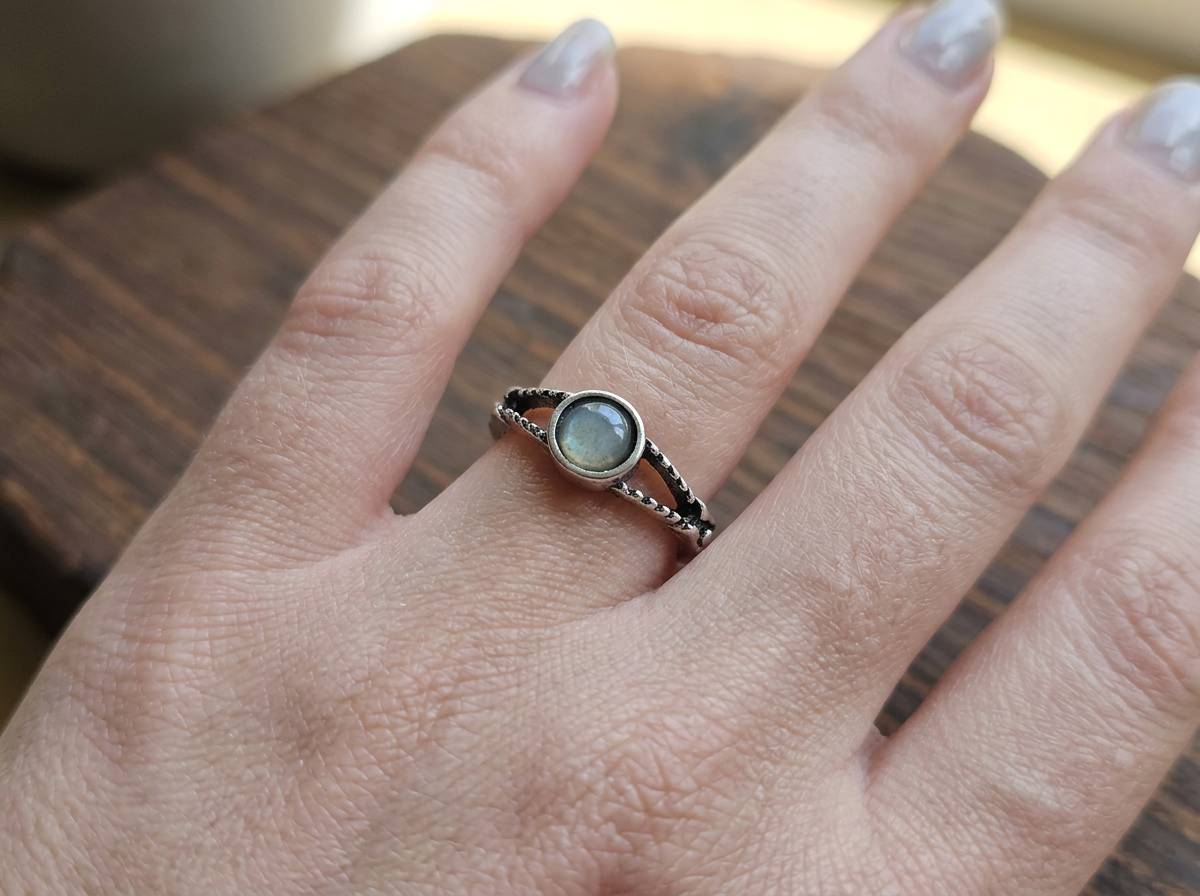 Silver-Tone Fashion White Glitter Stone Ring Size 6