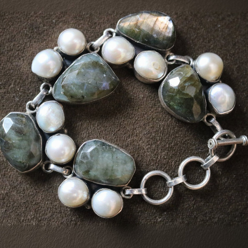 Sarda Handcrafted Silver Labradorite and Pearl Bracelet