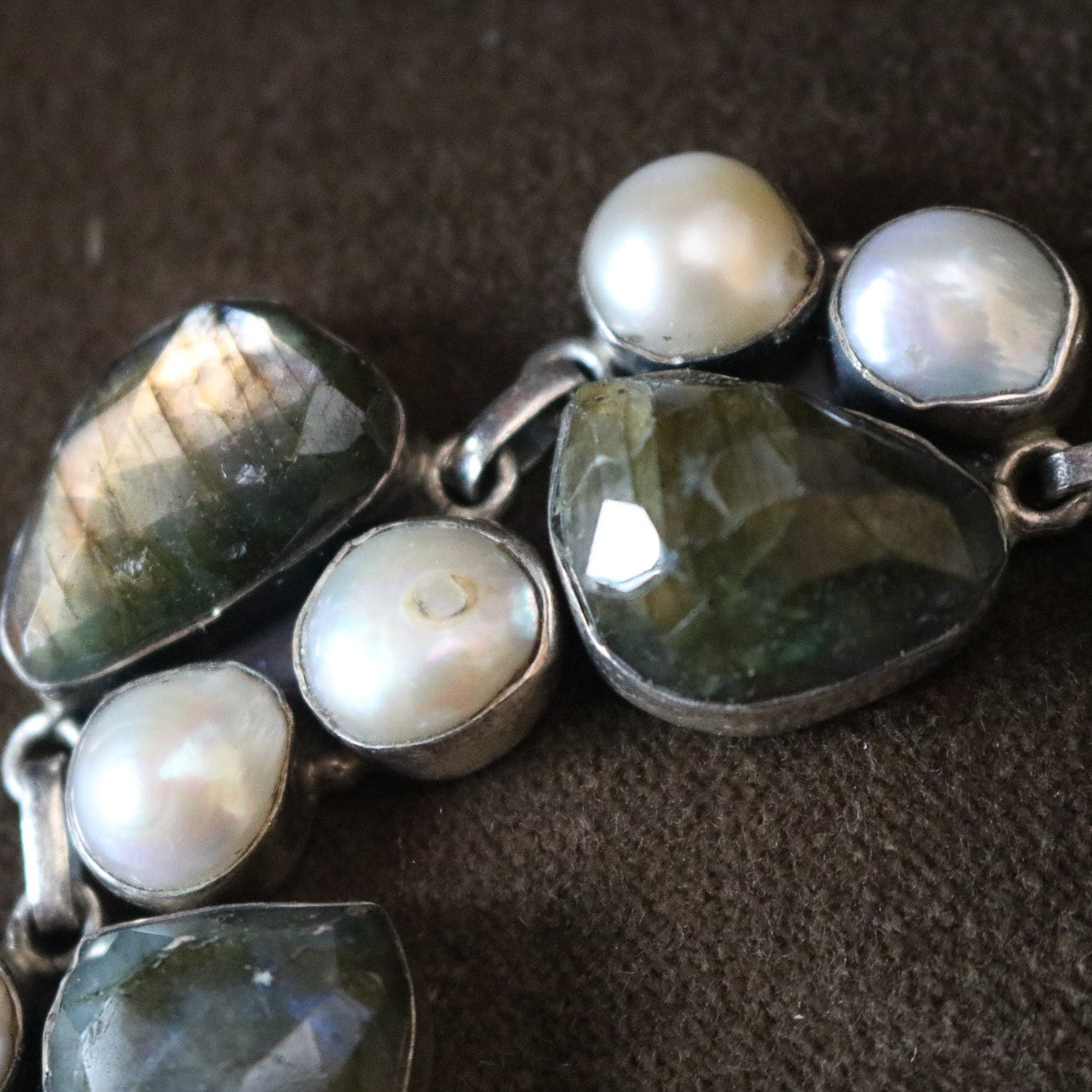 Sarda Handcrafted Silver Labradorite and Pearl Bracelet
