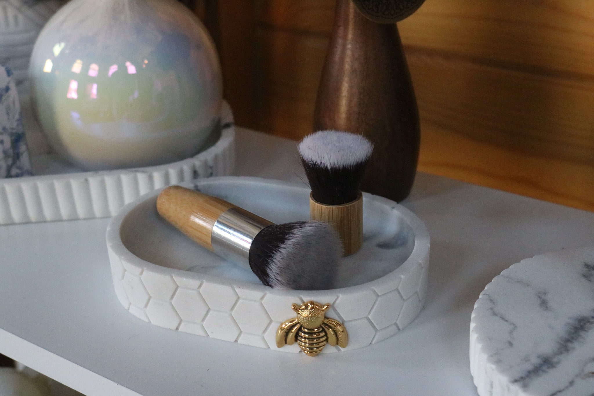 Caro Home - Marble Honeycomb with Bee Soap Holder