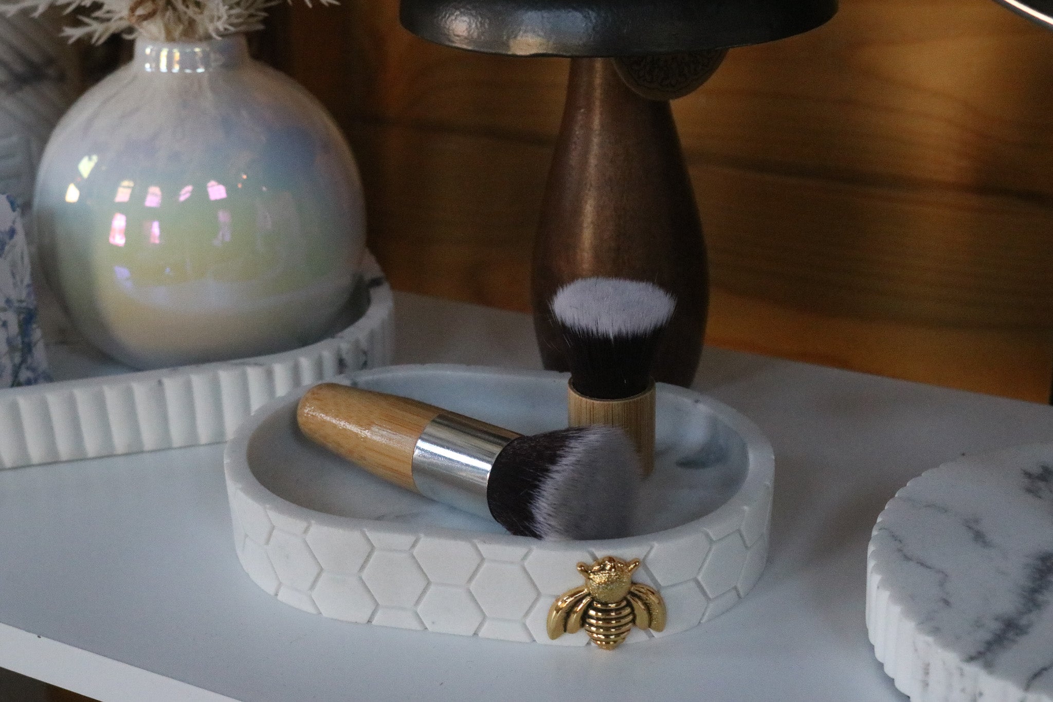 Caro Home - Marble Honeycomb with Bee Soap Holder