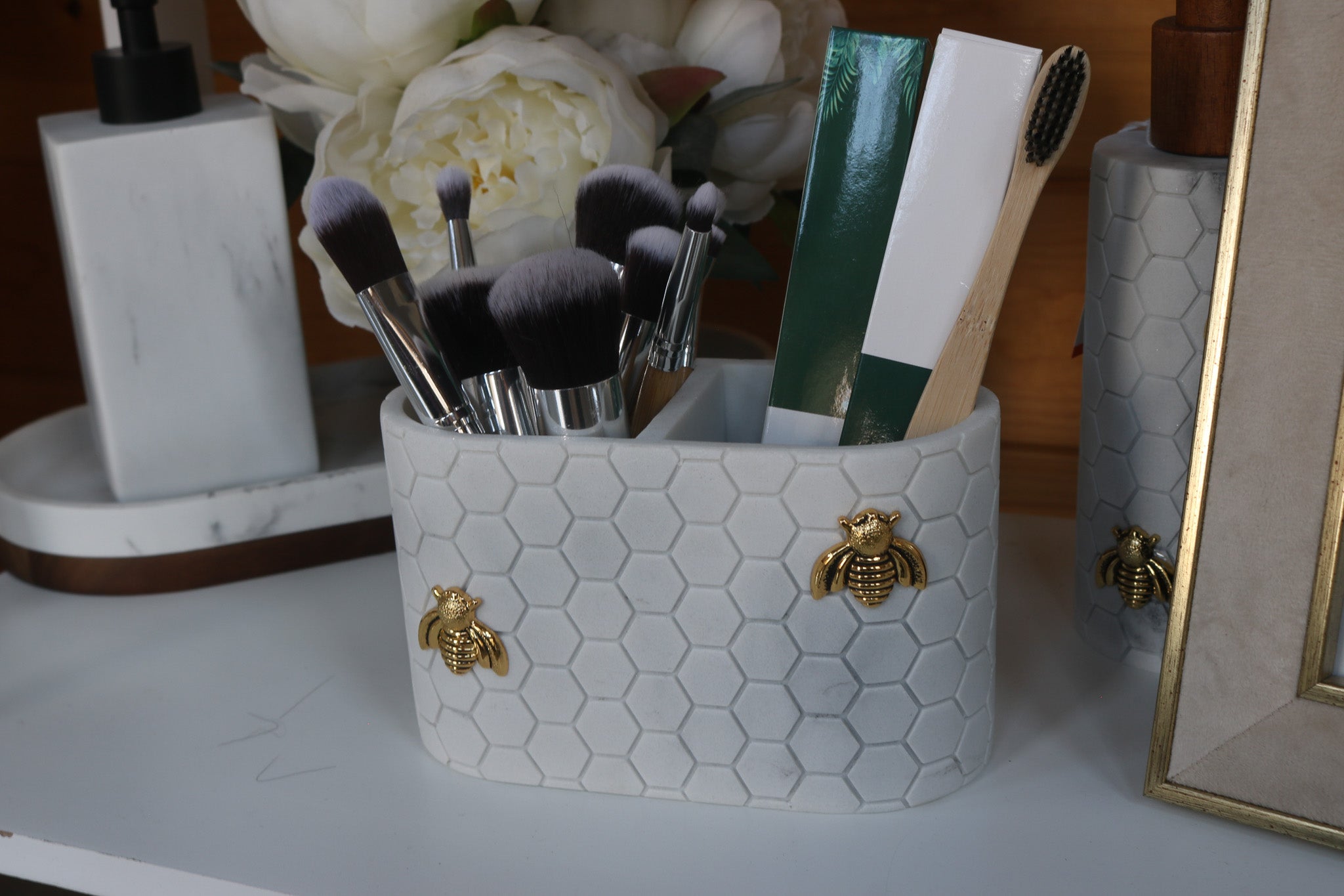 Caro Home Marble Honeycomb Makeup Brush Holder with Bee Detail