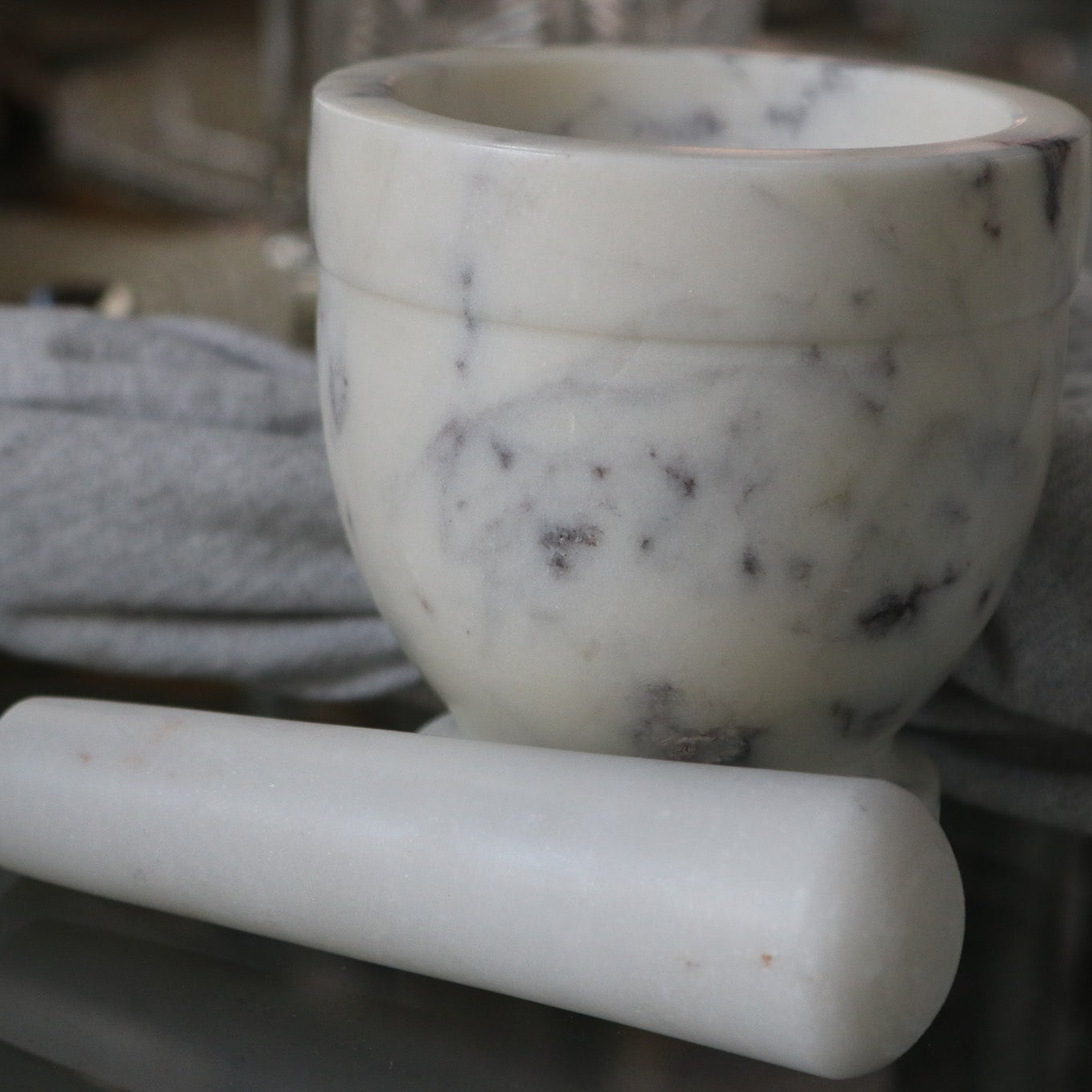 White and Grey Marbled Pestle and Mortar Set