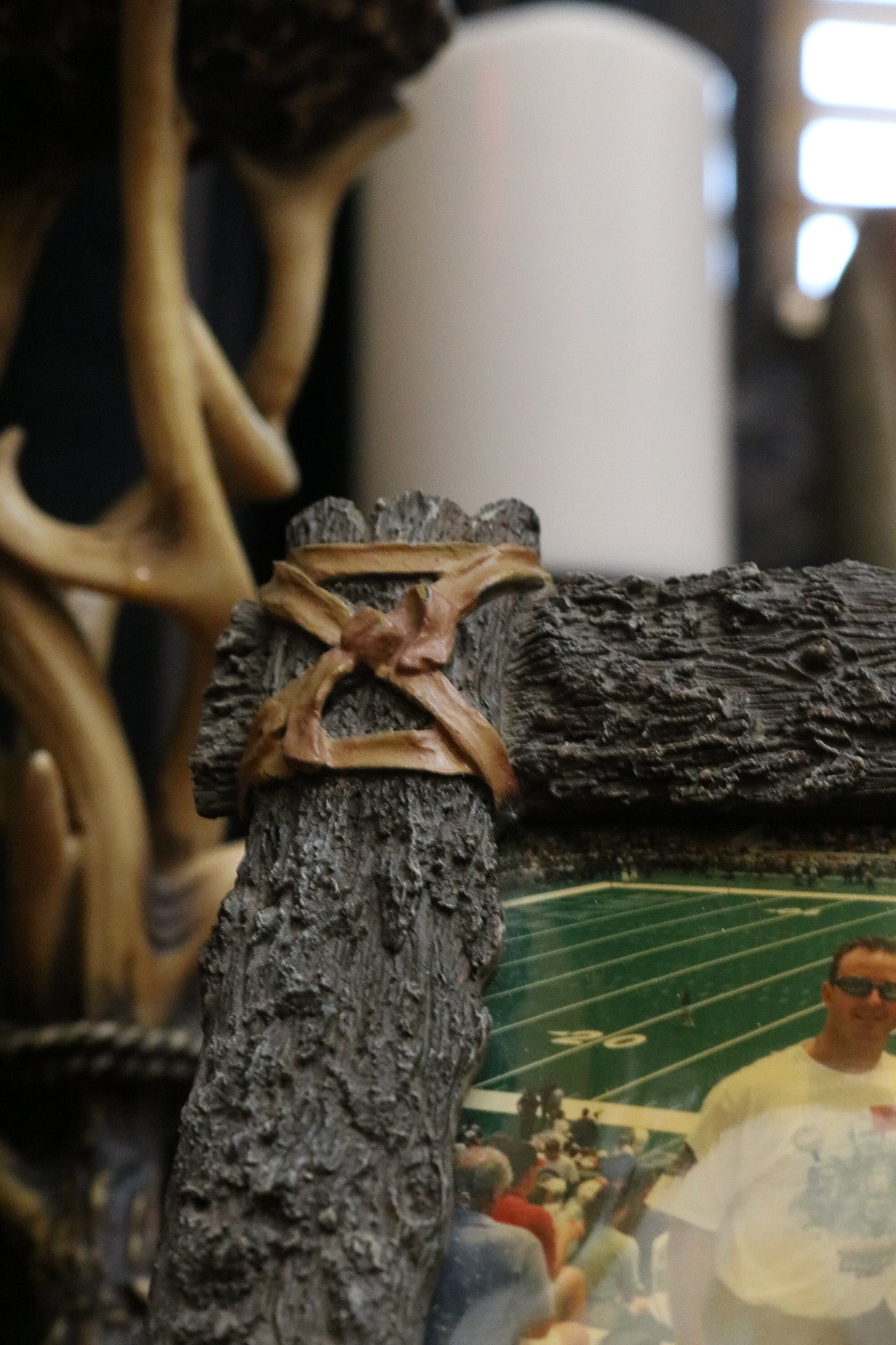 Resin Log 4 1/2 x 3" with Leather Tied Corner Details Picture Frame