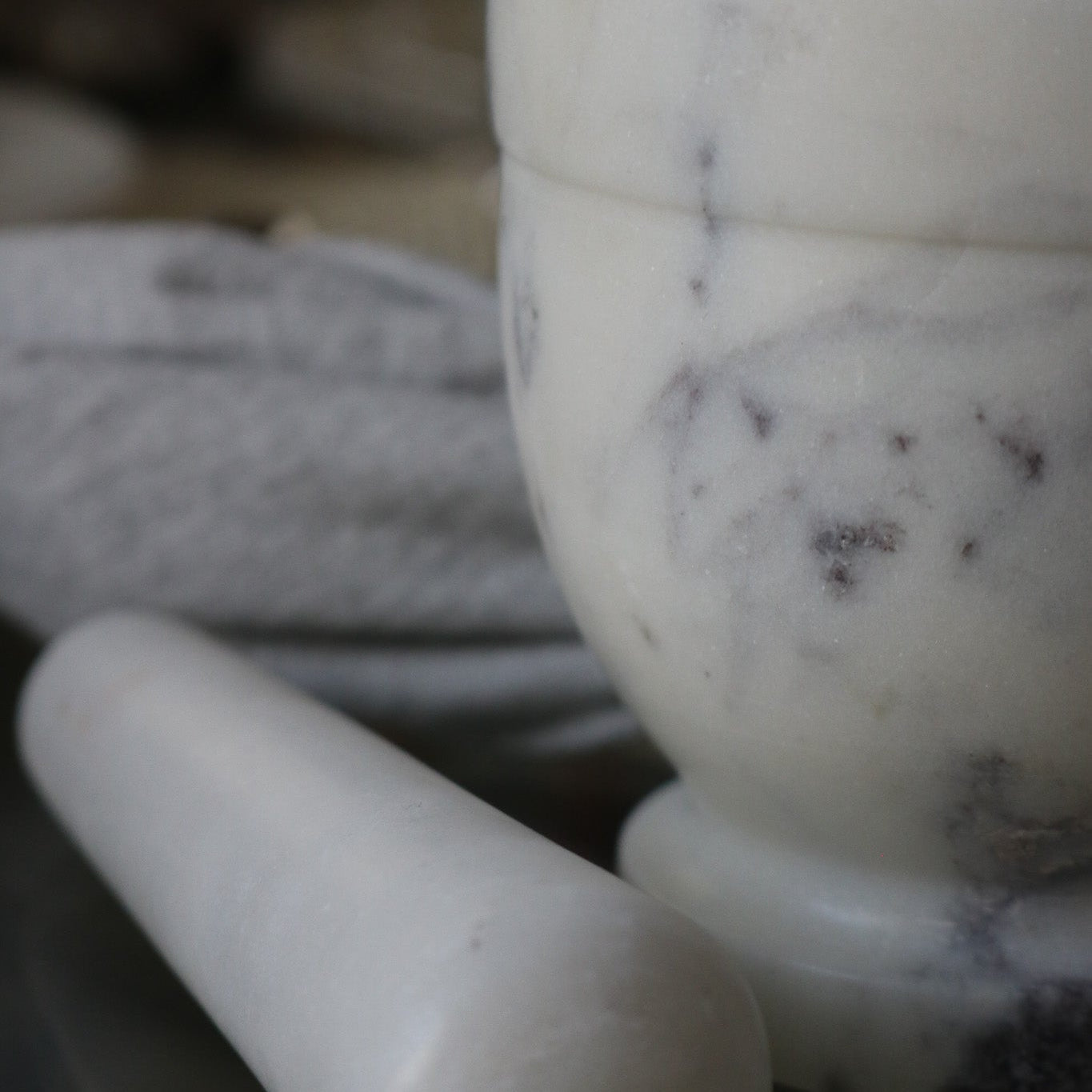 White and Grey Marbled Pestle and Mortar Set
