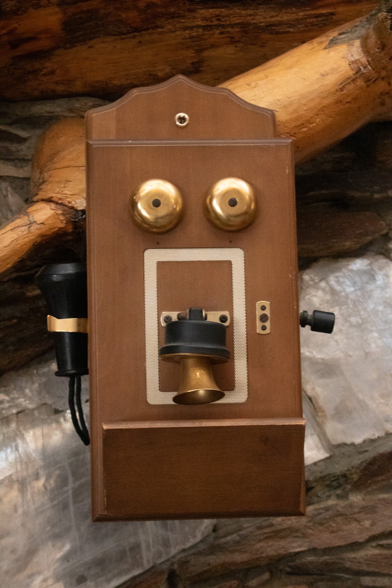 Anique Telephone Audition 8 Transistor Radio Replica Wooden Wall Phone