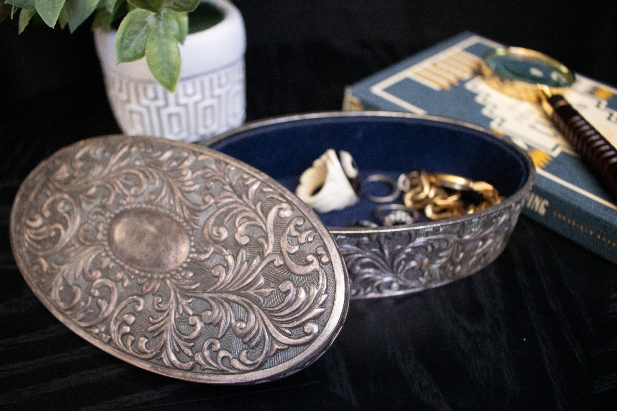 Silver Plated Oval Velvet Lined Jewelry Box