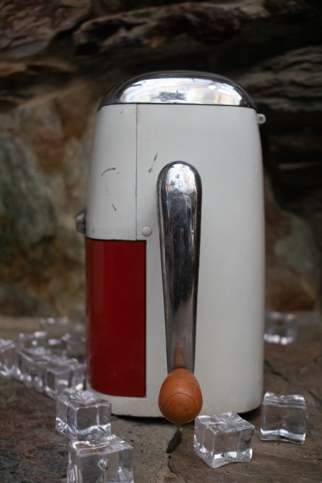 Vintage Red and White Rival Ice-O-Mat Ice Crusher Metal Vogue Model USA