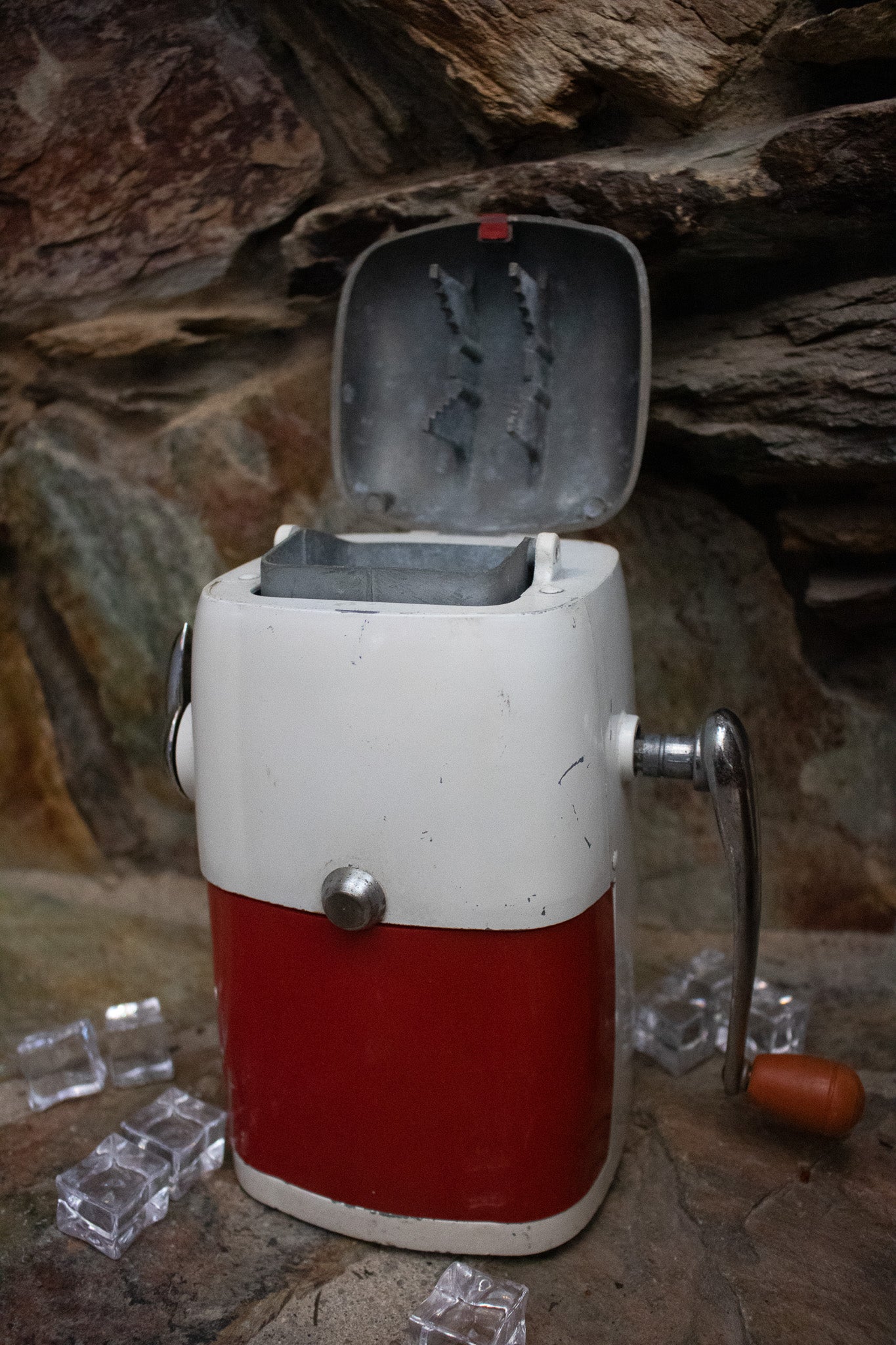 Vintage Red and White Rival Ice-O-Mat Ice Crusher Metal Vogue Model USA