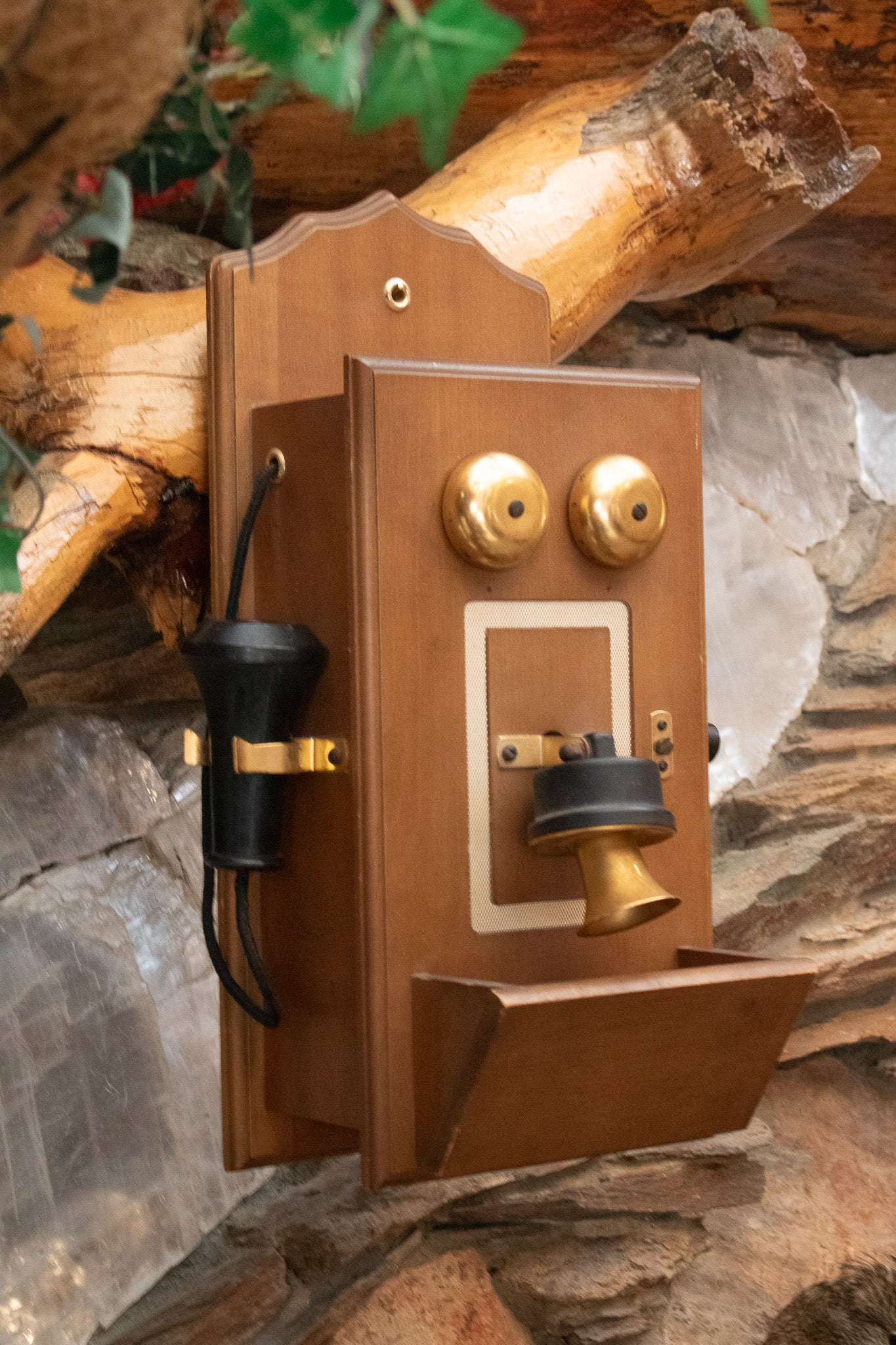 Anique Telephone Audition 8 Transistor Radio Replica Wooden Wall Phone