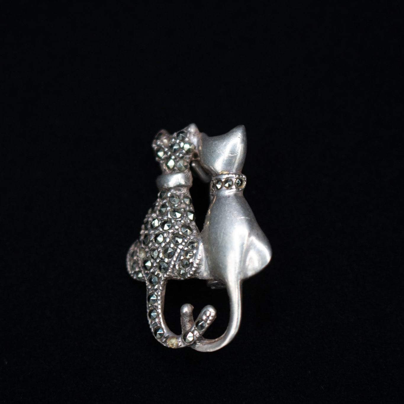 Two Cat with Twisted Tails Pin