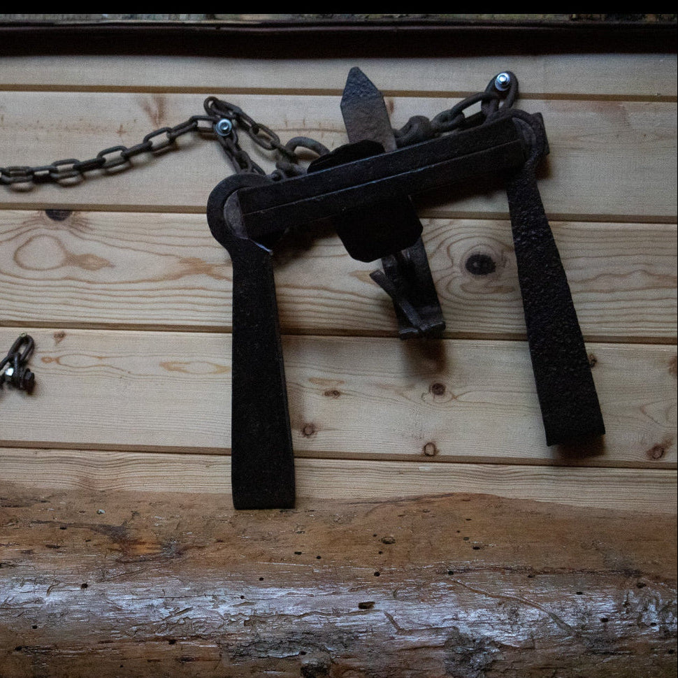 Classic Fully Functional Vintage Iron 18th Century Large Bear Trap