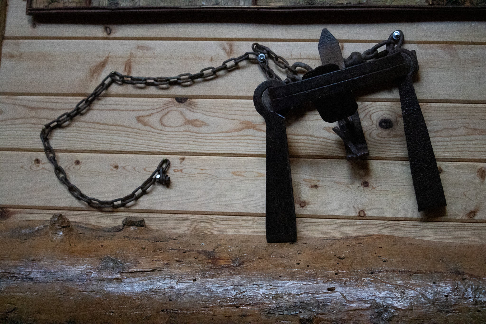 Classic Fully Functional Vintage Iron 18th Century Large Bear Trap