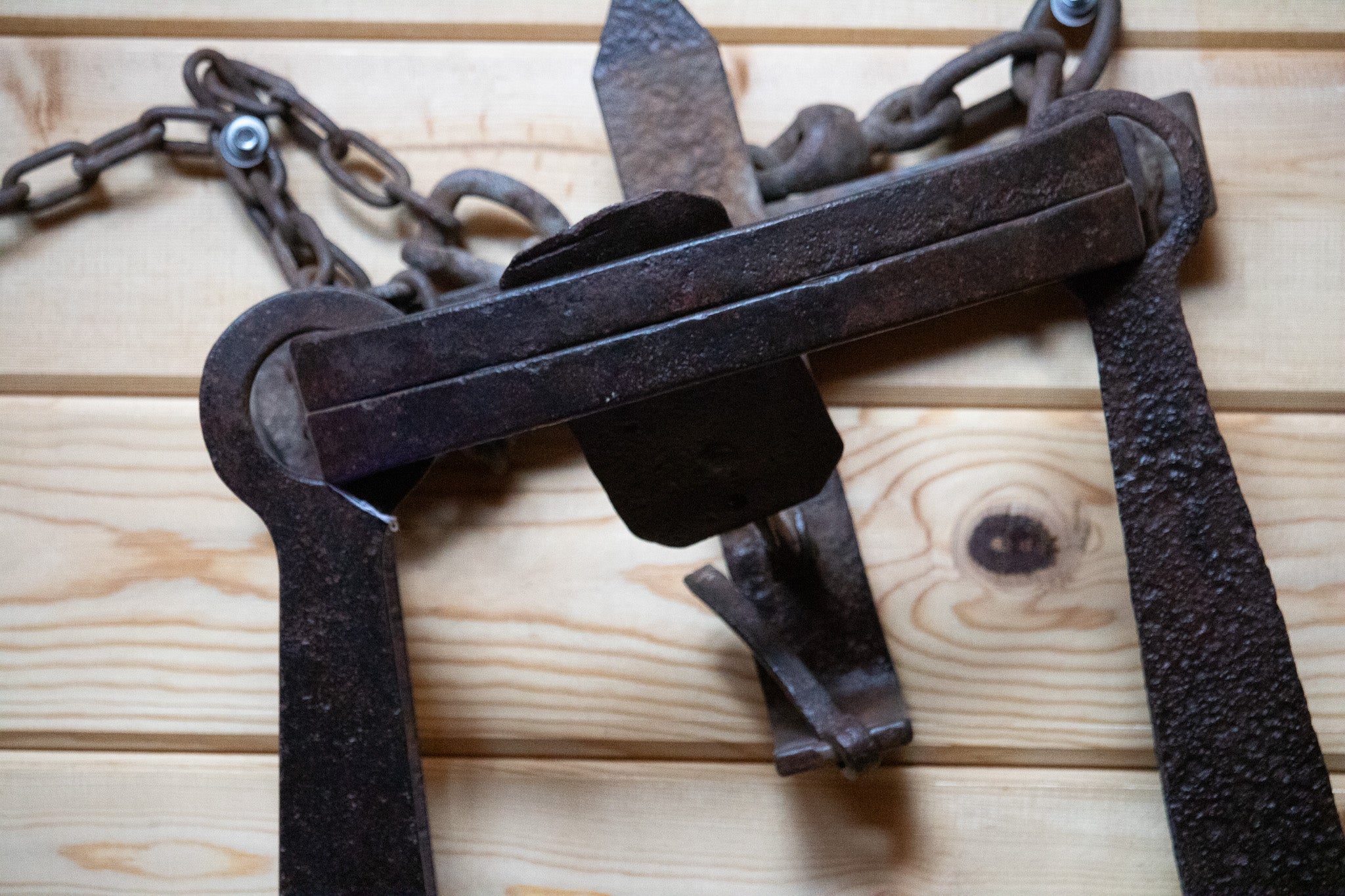 Classic Fully Functional Vintage Iron 18th Century Large Bear Trap
