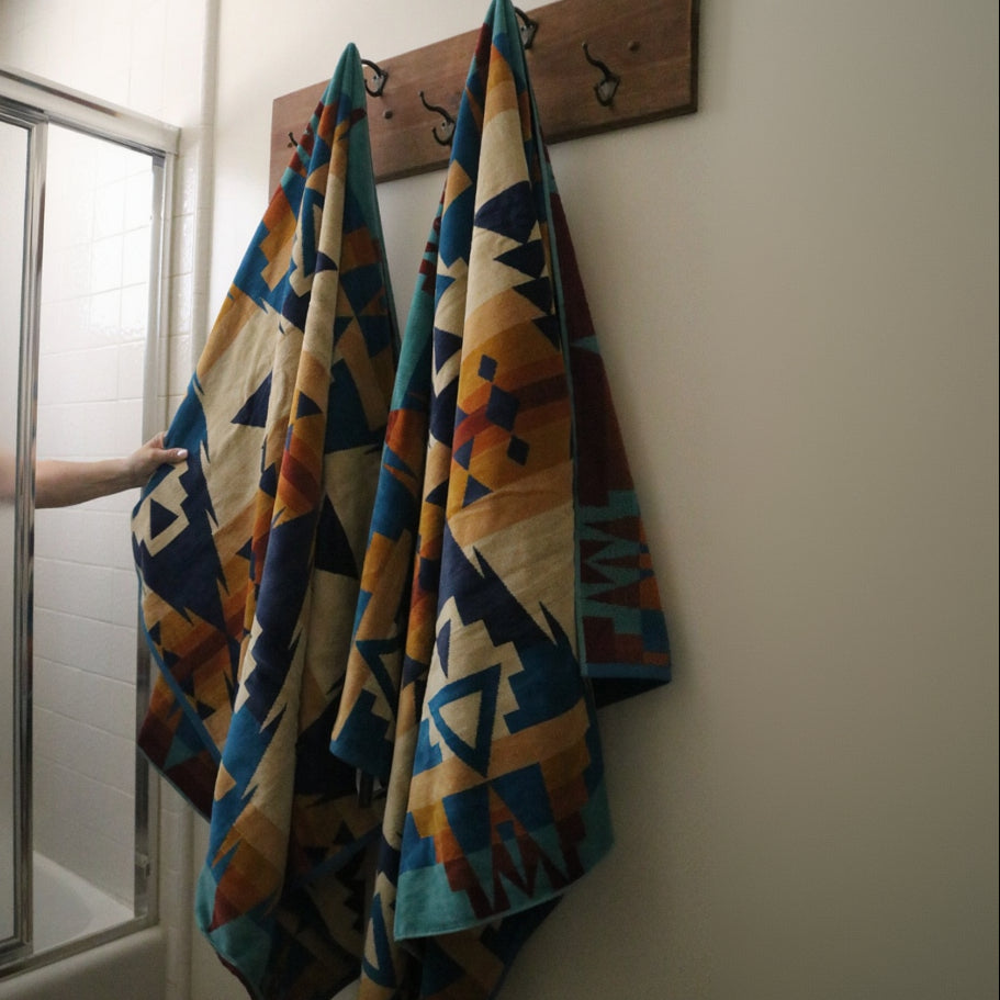 Pendleton Siskiyou Oversized Jacquard Spa Towel Tan & Blue Multi