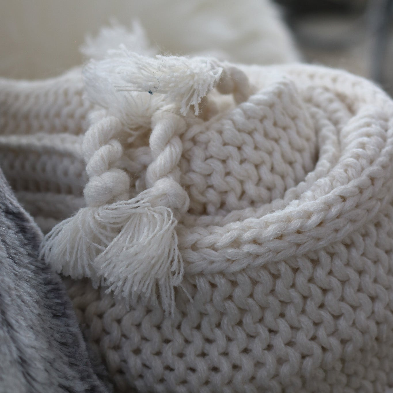 Pottery Barn Bryson White Luxuriously Knitted Soft Throw Blanket 50 x 60 Inches
