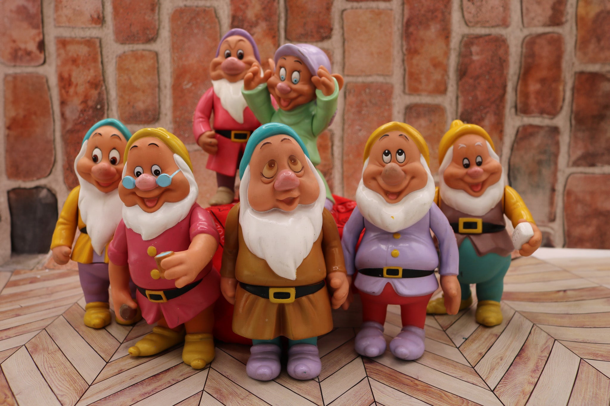 Set of All Seven Vintage 1992 Disney Snow White Seven Dwarfs Vinyl plastic 6" Figures