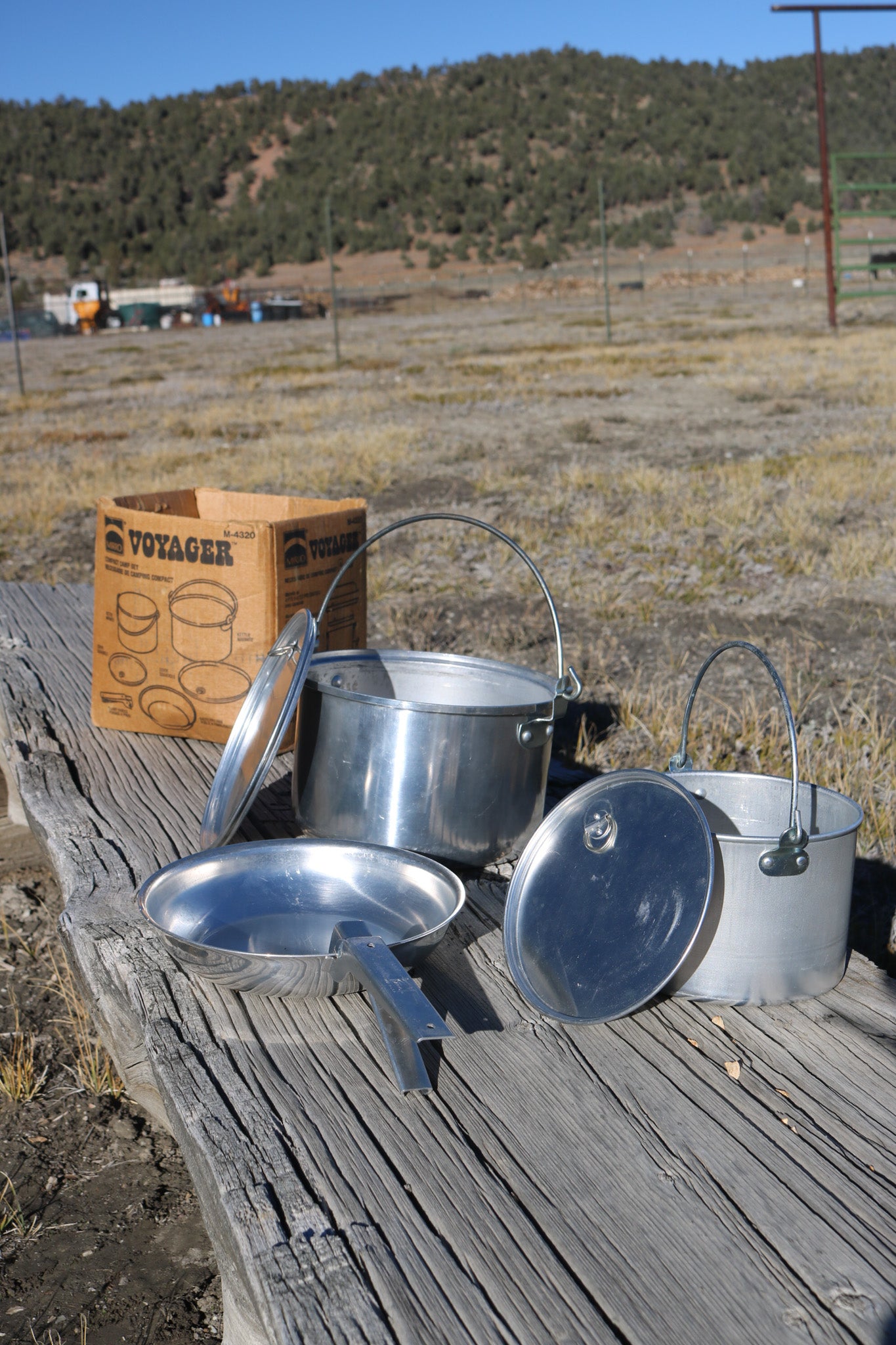 Vintage Mirro Voyager Compact Camp Set