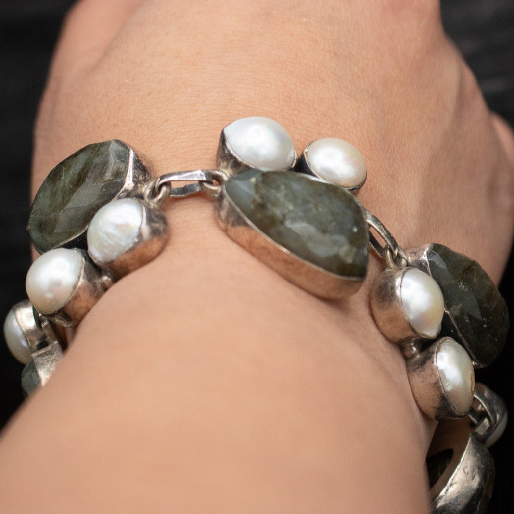 Sarda Handcrafted Silver Labradorite and Pearl Bracelet