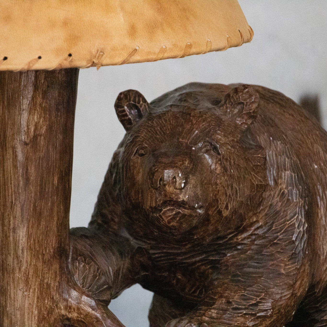 Bear Wildlife Sculpture Table Lamp