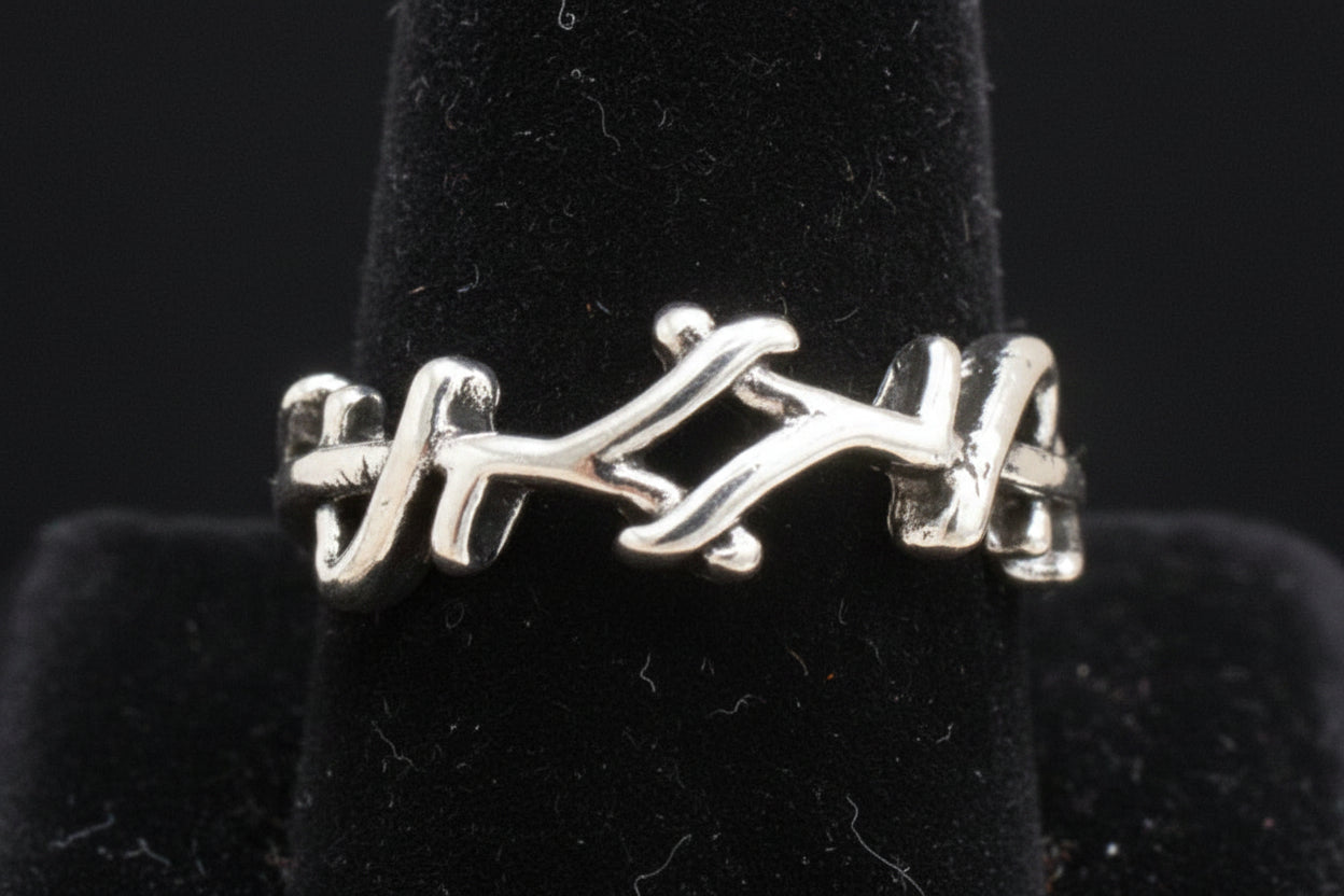 Silver tone Celtic Knot Ring Size 6