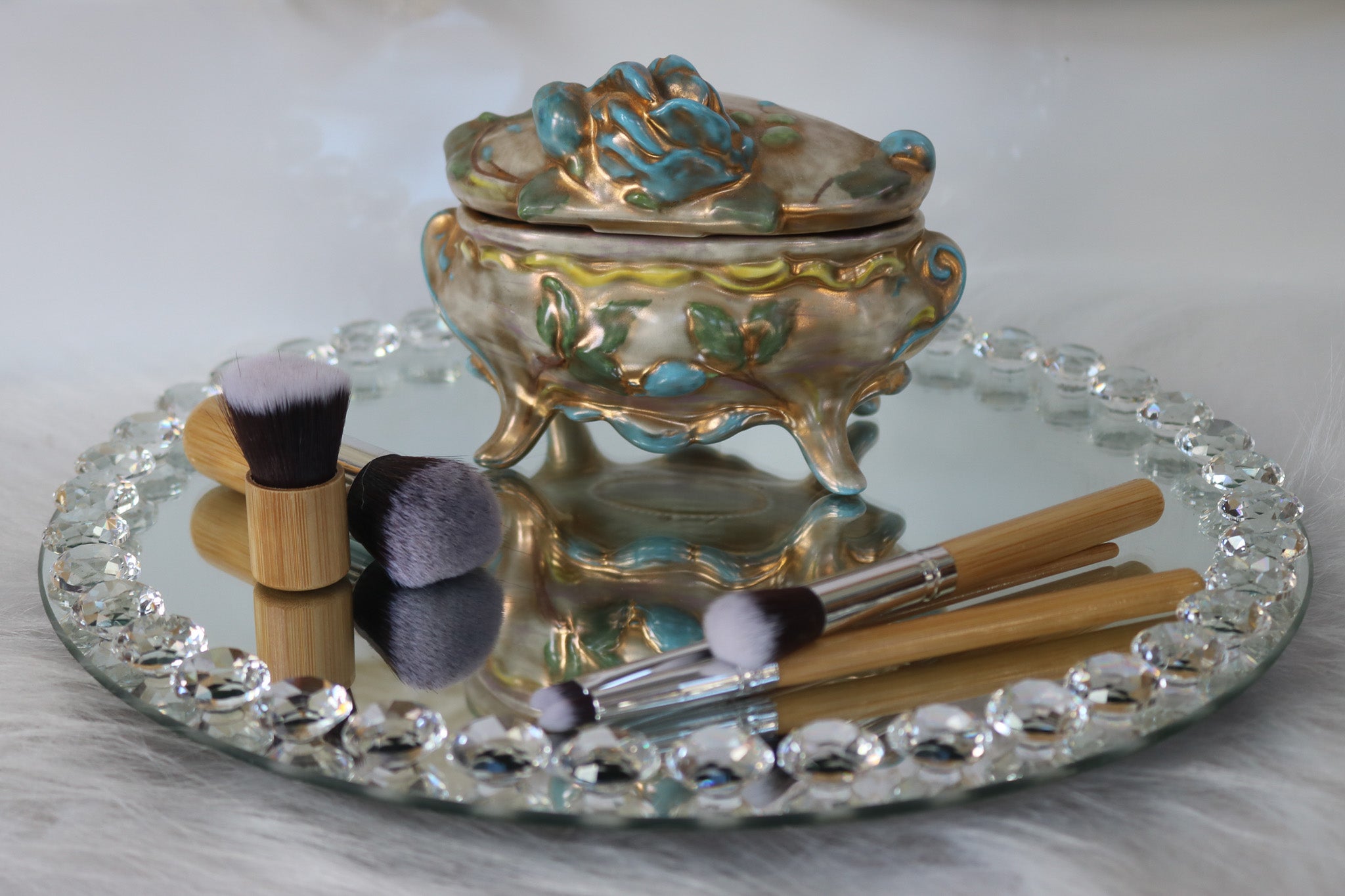 Elegant Lazy Susan with Mirrored Surface with Crystal Diamond Border