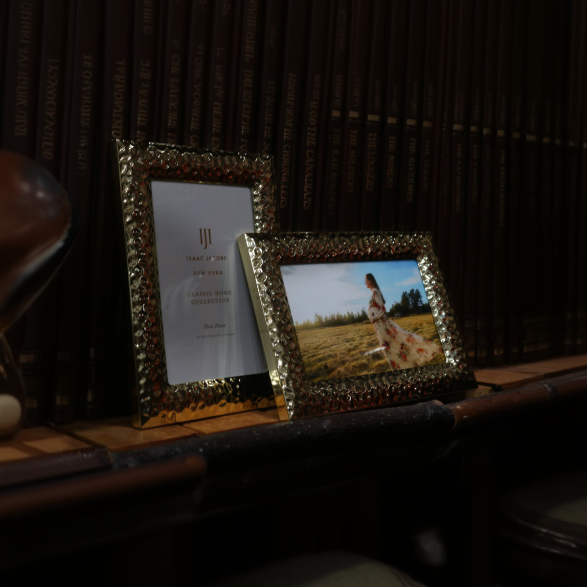 Isaac Jacobs Gold Photo Frame 4x6 Inch Textured Metal Picture Frame Home Decor