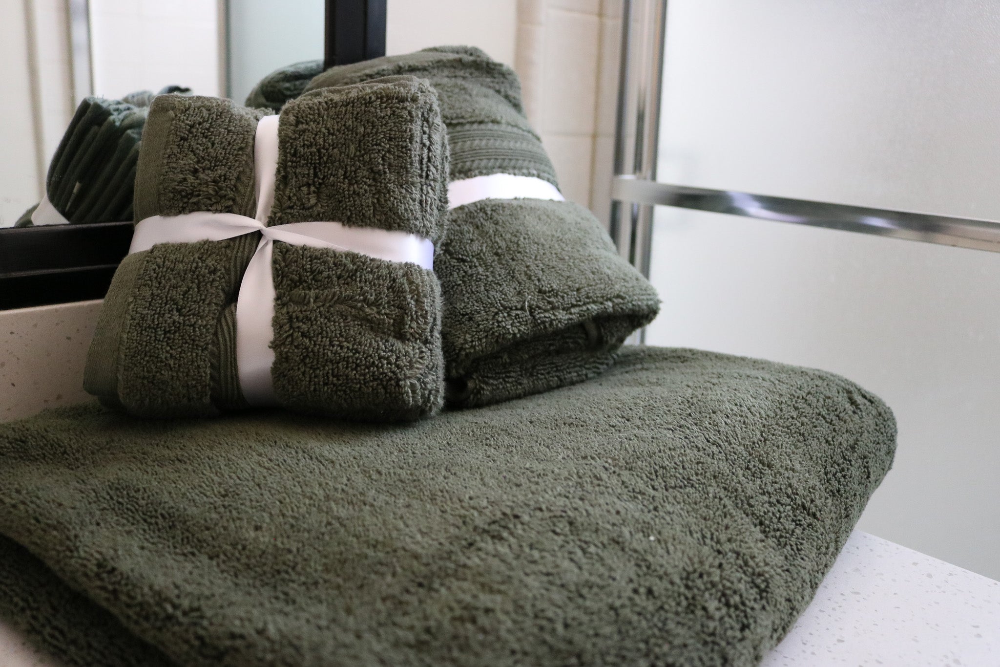 Joie Home Set of 2 Premium Dark Green Hand Towels in 100% Cotton