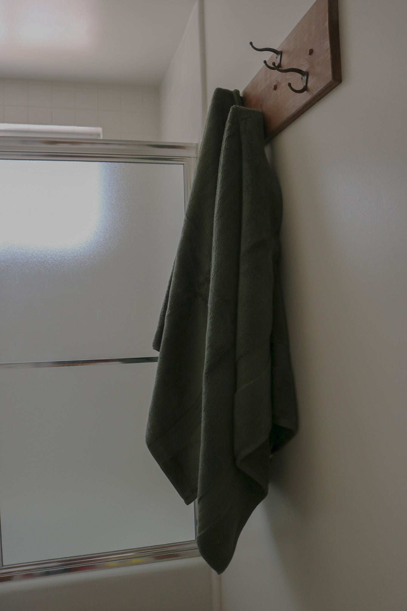 Joie Home - Soft & Absorbent 100% Cotton Dark Green Bath Towel