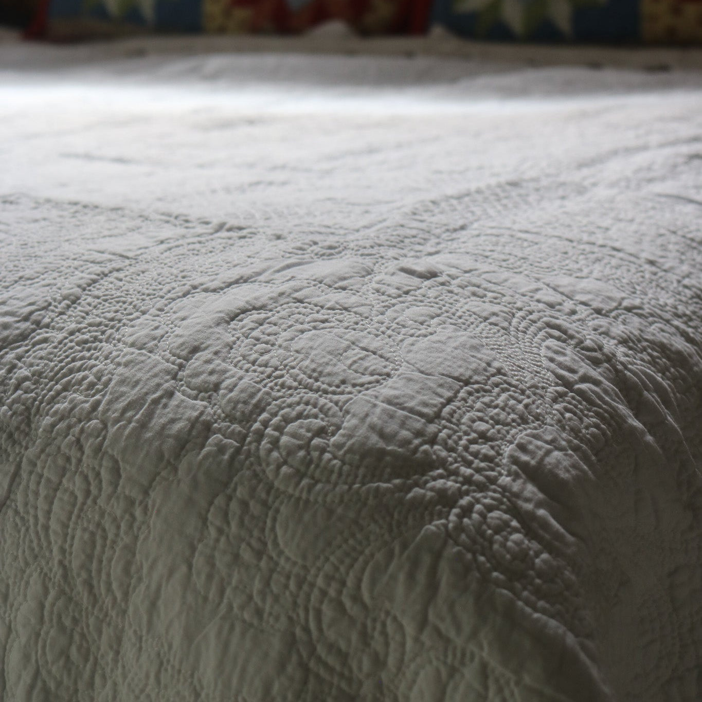 Soft Surroundings Cotton Queen Marguerite Scalloped Quilt – Luxuriously