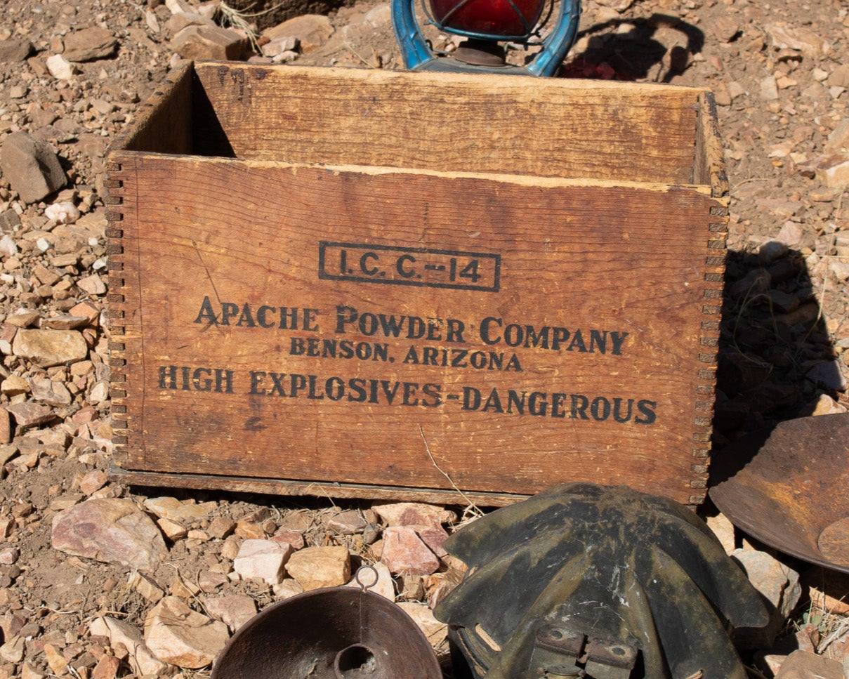 Wooded High Explosive Apache Powder Company Box Antique