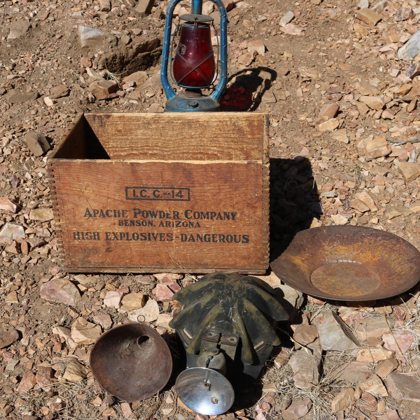 Wooded High Explosive Apache Powder Company Box Antique