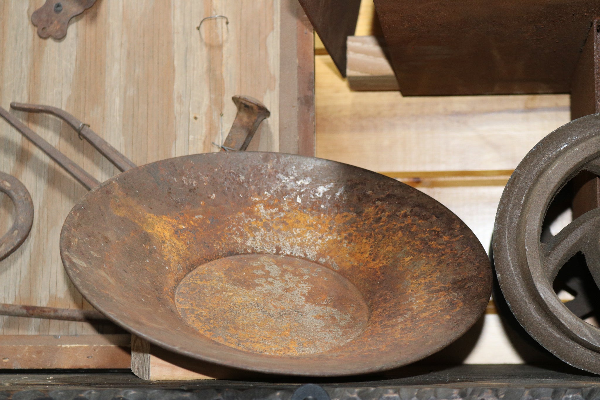 14" Antique Gold Pan