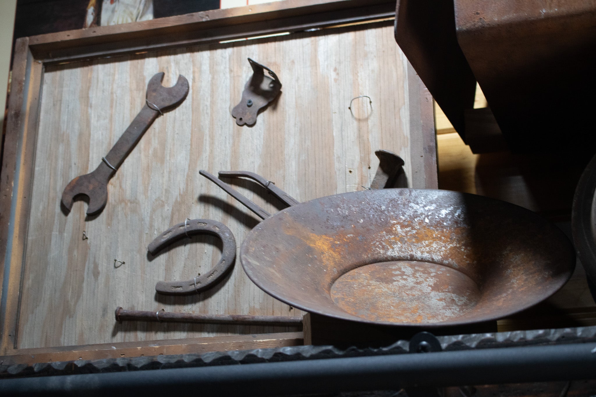 14" Antique Gold Pan
