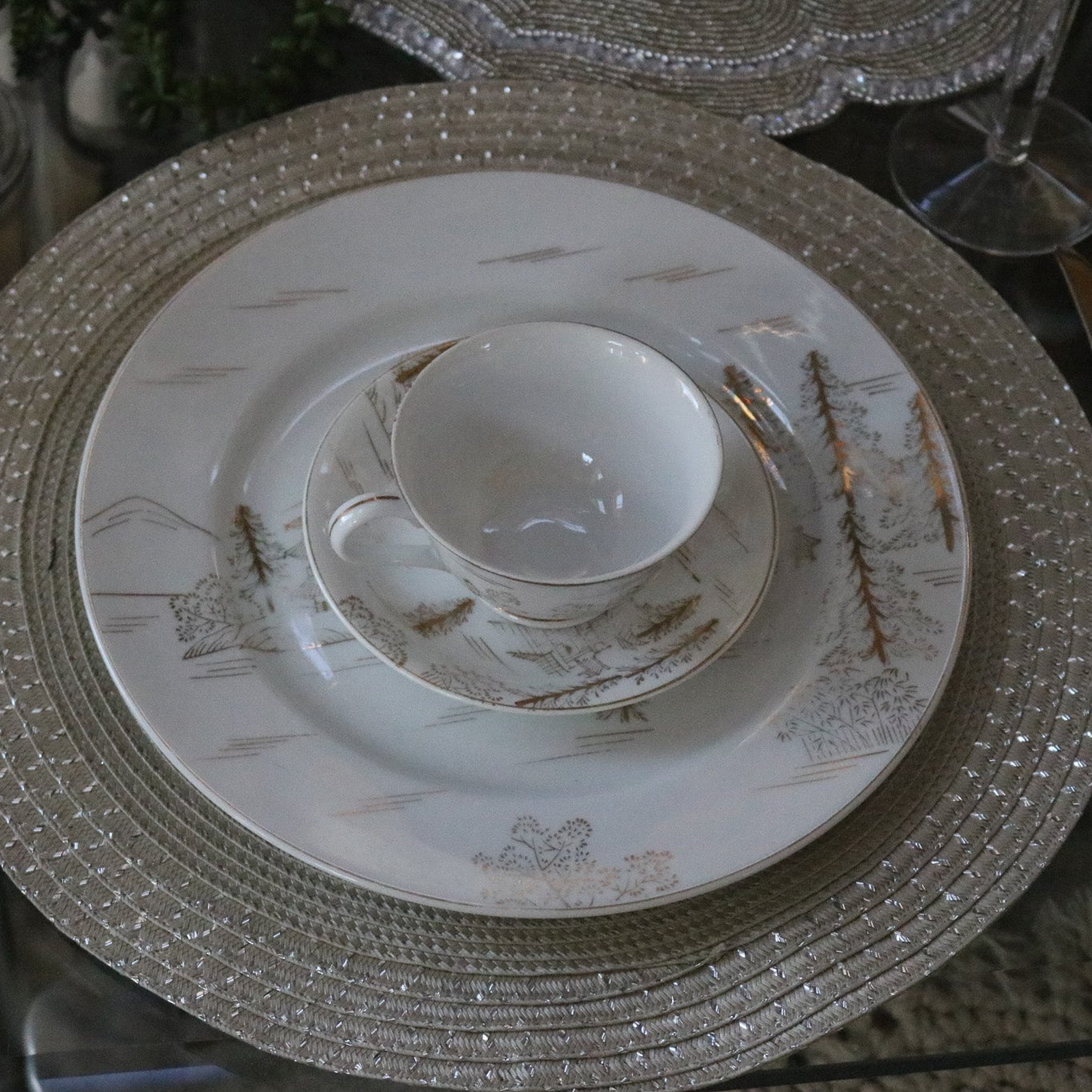 Set of 6 Elegant Silver-Gray Round Placemats