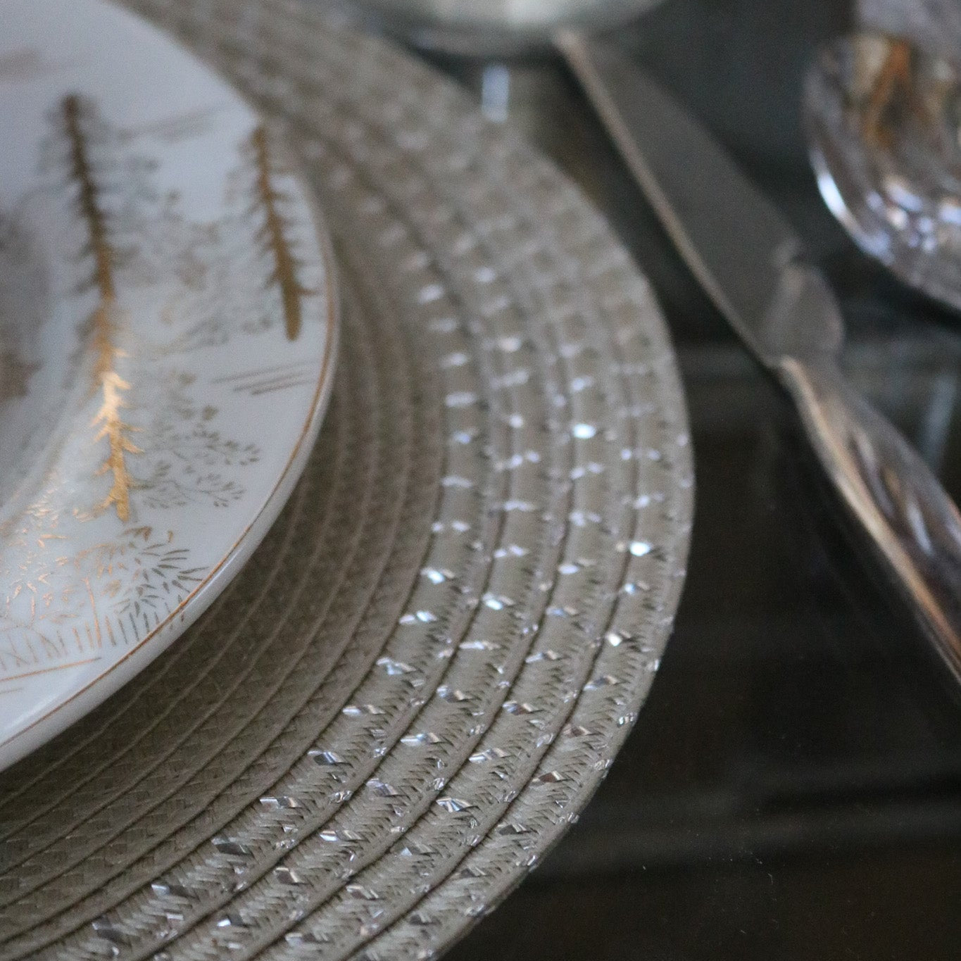 Set of 6 Elegant Silver-Gray Round Placemats