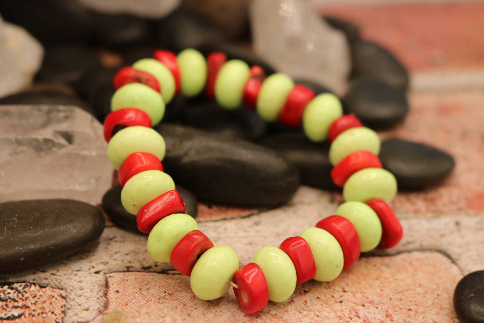 Exquisite Red Coral and Green Glass Bead Elastic Bracelet