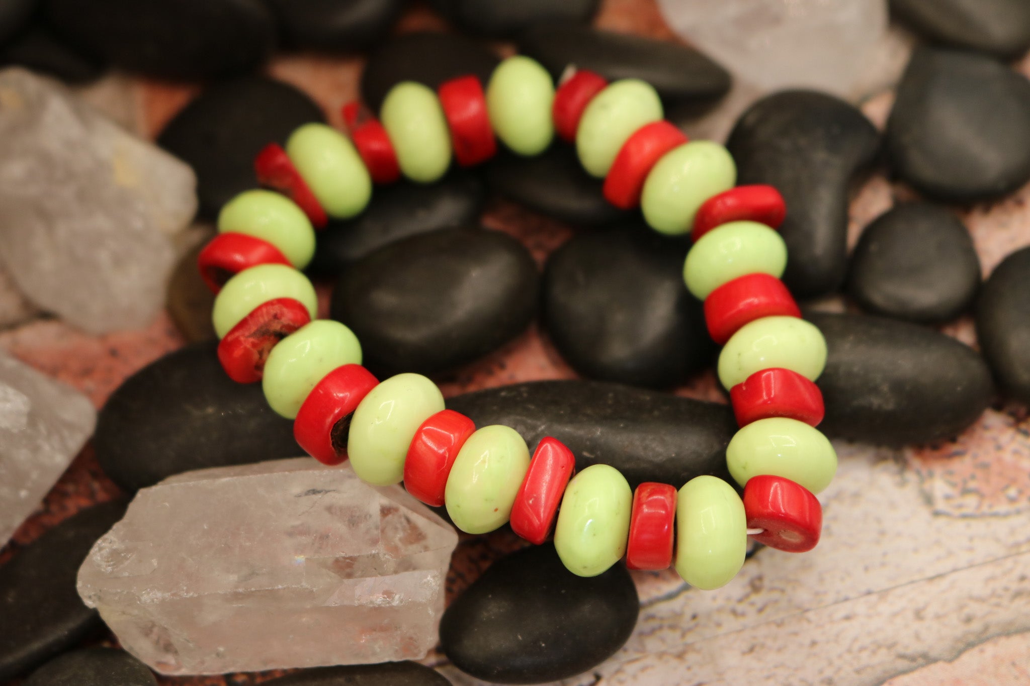 Exquisite Red Coral and Green Glass Bead Elastic Bracelet