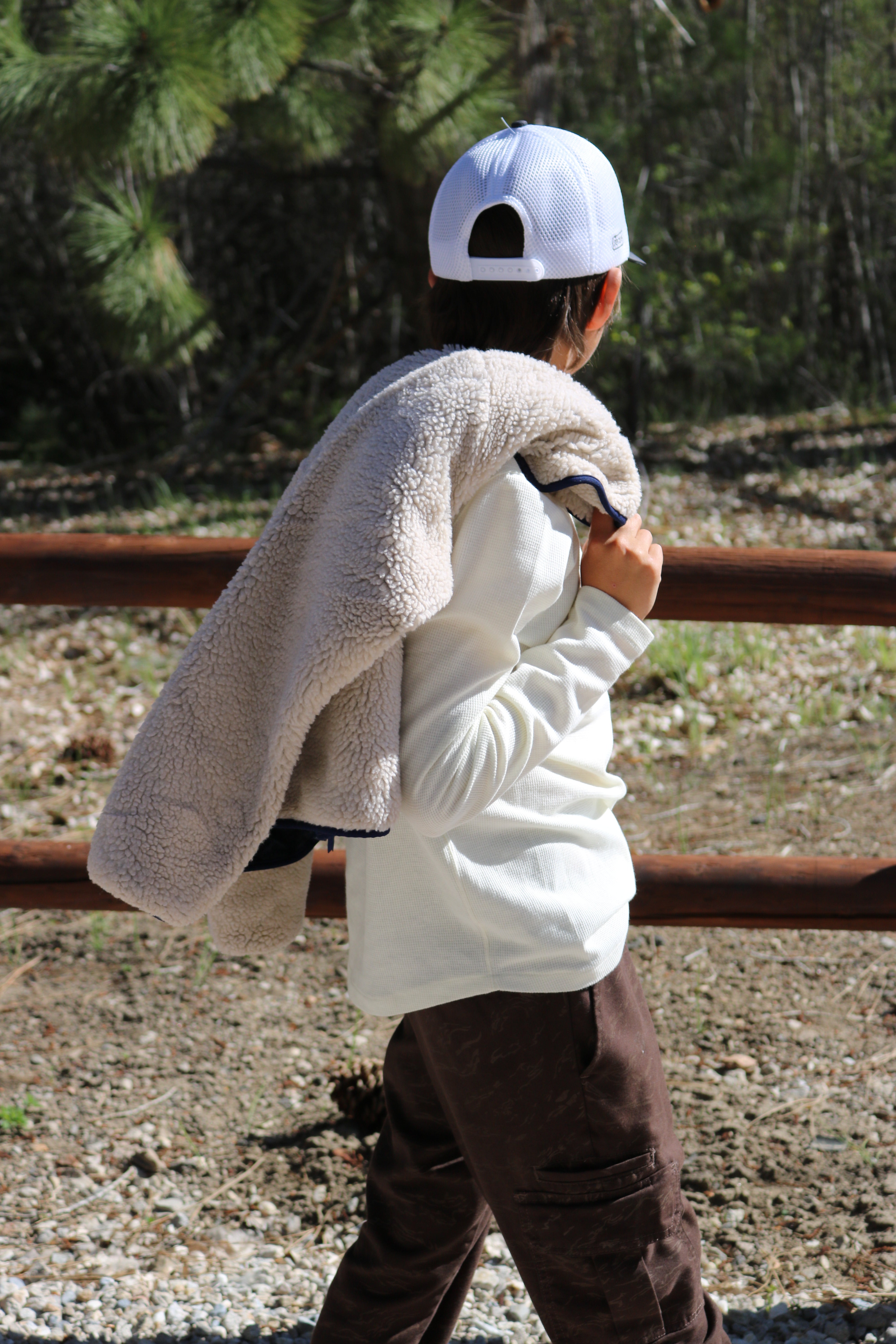 Early Winters Full-Zip Fleece Sweater – Off-White with Navy Blue Details