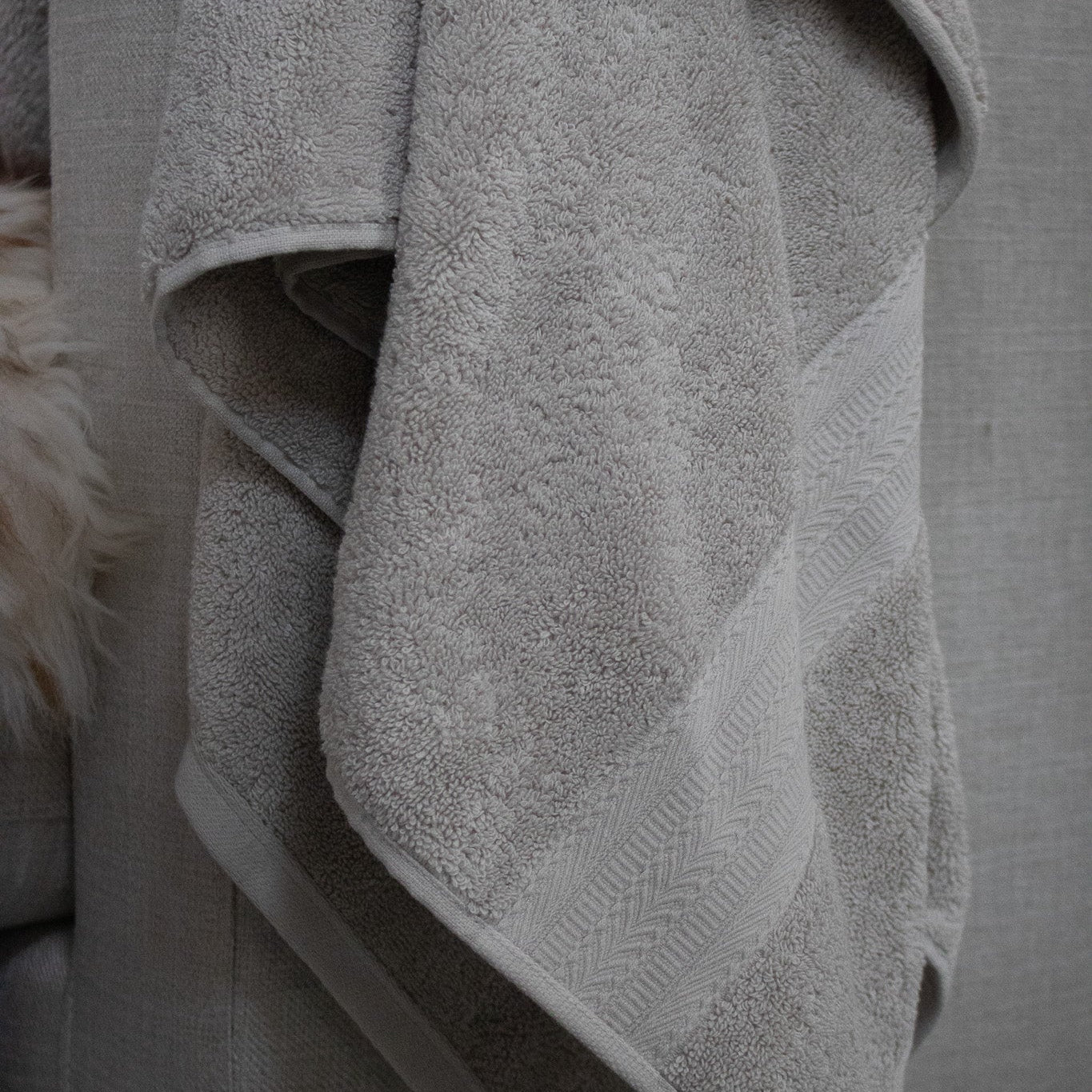 HoteI -100% Cotton Light Gray Bath Towel